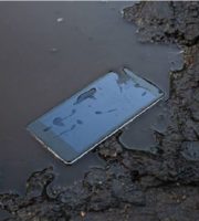 The woman found the iPhone lying in the sea for